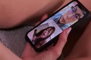 để trả đủa ông chồng vụng trộm, vợ yêu trả bài với người khác rồi gọi video cho chồng