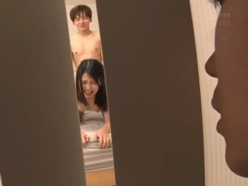 Thanh niên đang vụng trộm với chị cạnh nhà thì anh ông chồng về...