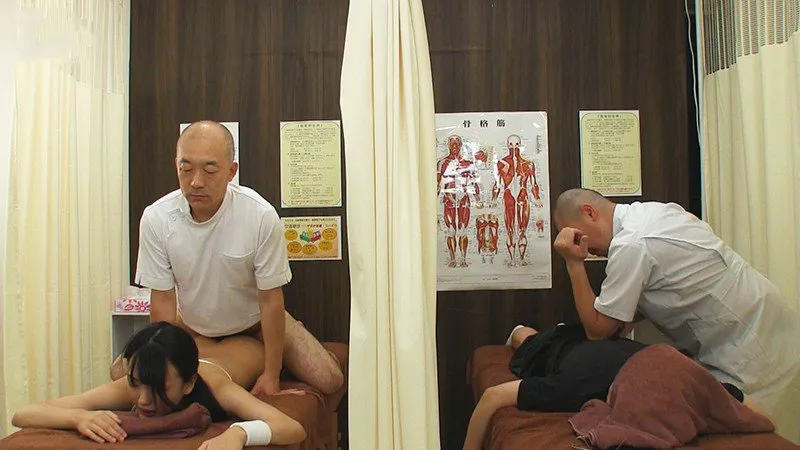 Dẫn con ghệ đi mát-xa rồi bị xoạc cạnh bên mà không hề hay biết