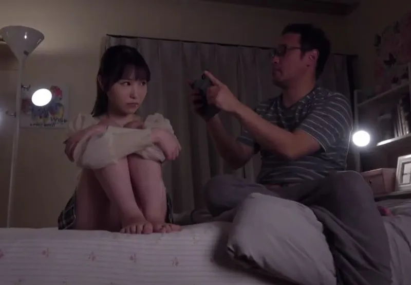 Mẹ tái hôn, em gái nhỏ thê thảm bị bố dượng đâm cả lỗ trên lẫn lỗ dưới